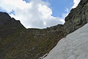 56 Sceso dal Ponteranica in traverso raggiungo la Bocchetta Triomen (2200 m )